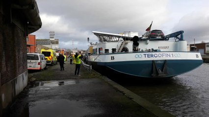 Cabine peniche accroche pont des Roulages 21.01.2021