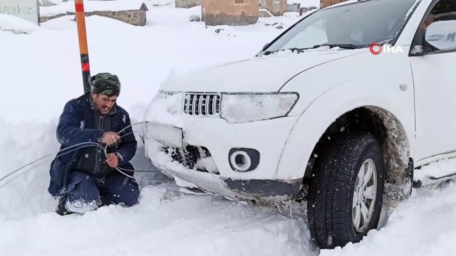 Kar ve tipide mahsur kalan gazetecileri VEDAŞ ekipleri kurtardı