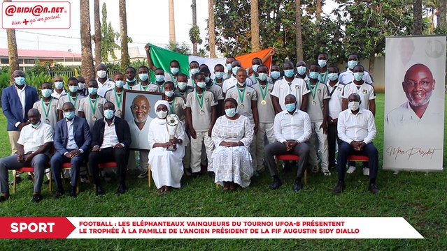 Football : Les Eléphanteaux vainqueurs du tournoi UFOA-B présentent le trophée à la famille de l’ancien président de la FIF Augustin Sidy Diallo