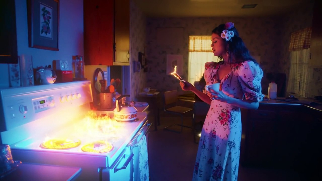 Selena Gomez - De Una Vez (Official Video)