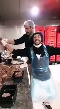 Hazır döner paketleme sırasında çekilen TikTok videosu sosyal medyanın gündeminde