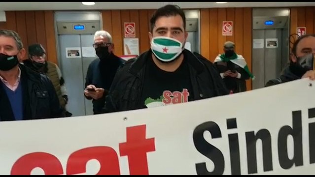 Miembros del SAT ocupa la sede de Endesa en Sevilla