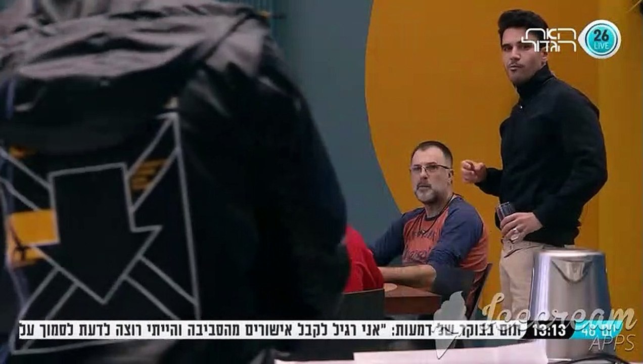 סופרגל מגיעה בשניה מהמטבח לחדר ארונות בלייב