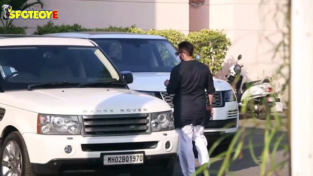 Saif Ali Khan, Ranbir Kapoor, Akshay Kumar & Ekta Kapoor Spotted at the Airport | SpotboyE