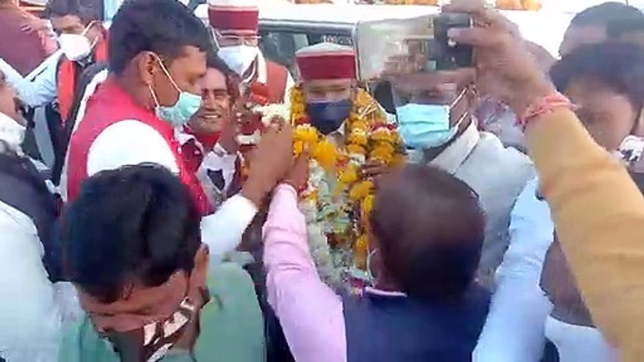 केंद्रीय मंत्री थावरचंद गहलोत का भाजपा कार्यकर्ताओं द्वारा जोरदार स्वागत सम्मान किया गया