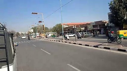 चौराहों पर सिग्नल लाइट की बत्ती गुल