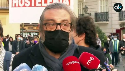 Cacerolada de hosteleros valencianos frente a la Generalitat