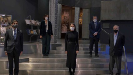 La Reina Letizia retoma su agenda desafiando a la lluvia y al viento