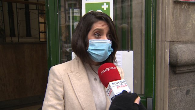 Enfermera presenta firmas contra los traslados forzosos al Zendal