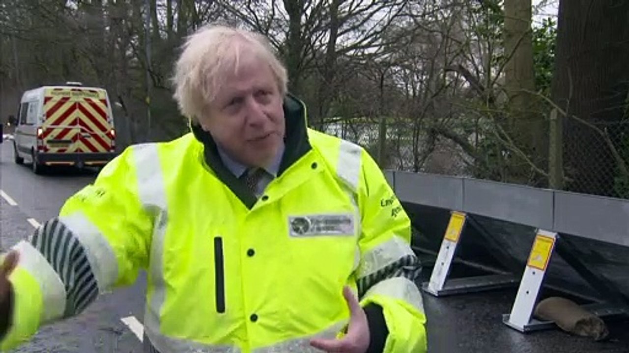 Johnson besucht englische Unwettergebiete