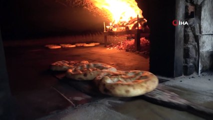 Soğuk Hava Onları Etkilemiyor, Kışın Tişörtlerle Çalışıyorlar