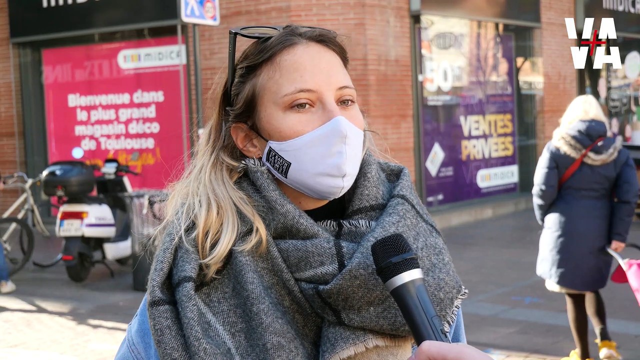 Faut-il interdire les personnalités politiques sur les réseaux sociaux ?