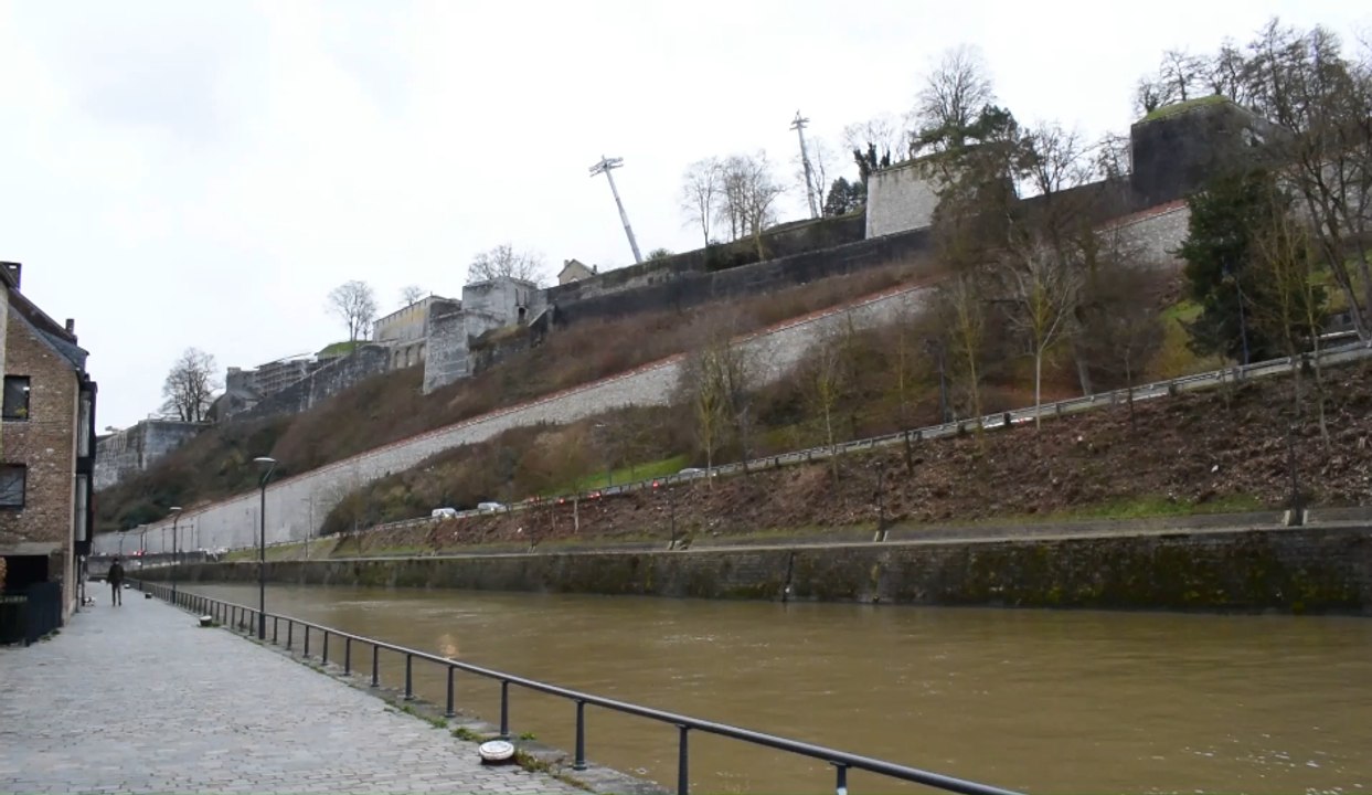 Les câbles porteurs du futur téléphérique de Namur sont tendus