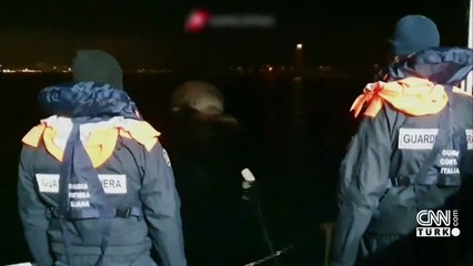 Dev balina kıyıya vurdu