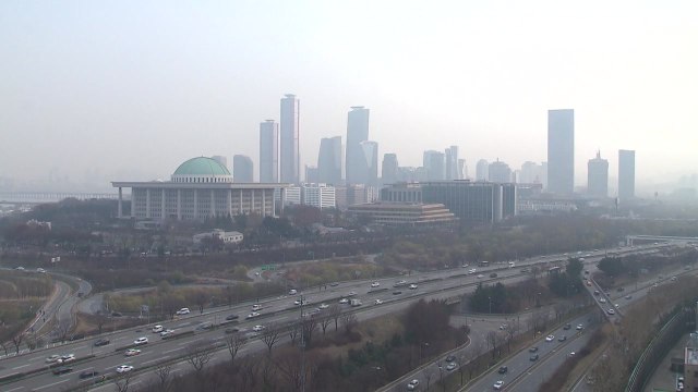 [날씨] 출근길 짙은 안개...낮 동안 포근, 중서부 미세먼지↑ / YTN