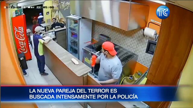 Pareja de terror: una mujer y un hombre son captados robando en local de Guayaquil