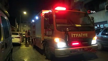 İş yerinde mahsur kalan kediyi itfaiye kurtardı