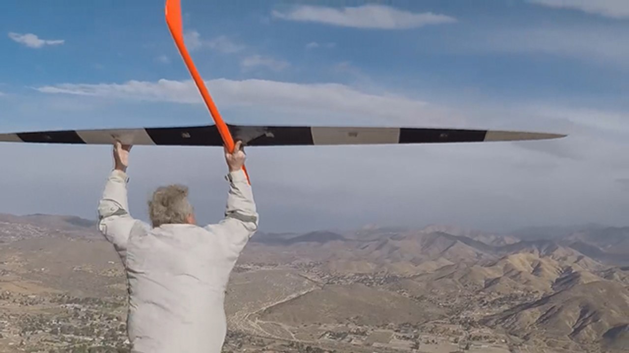 900 km/s hıza ulaşan uzaktan kumandalı planör