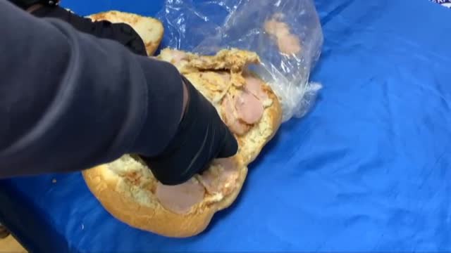 La policía encuentra 300 gramos de cocaína en el interior de un bocadillo