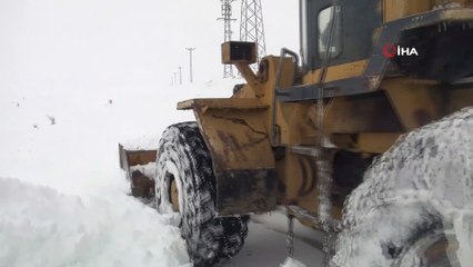 - Ahlat’ta kapanan köy yolları ulaşıma açılıyor