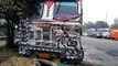 लखनऊ- कानपुर पर दुबग्गा के समीप कोहरे में बस ने ट्रक में मारी टक्कर, ट्रक चढ़ा डिवाइडर पर, बाल बाल बचे लोग