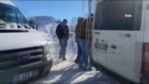 Köy Yolunda Karda Mahsur Kalan 6 Minibüs Kurtarıldı