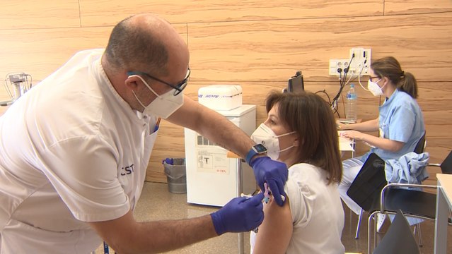 Sanidad recomienda seguir vacunando a los grupos prioritarios de la primera fase