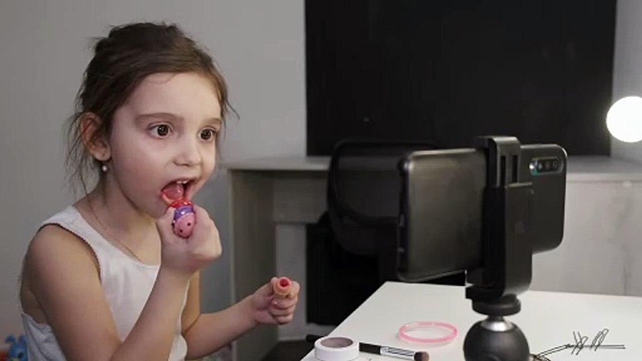 Young girl working make up