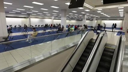 California reutiliza un centro comercial cerrado para la campaña de vacunación
