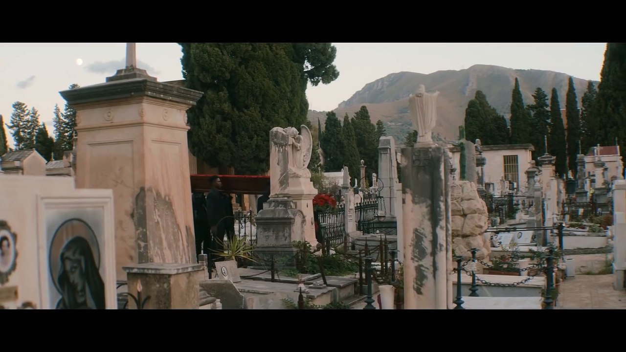 Tayc - Parle-moi (Clip Officiel)