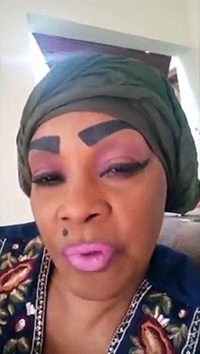 Tina Glamour (La mère d'Arafat) - "Laissez moi en paix"