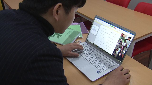 코로나19 1년 달라진 일상... 비대면에 익숙·부업이 본업 / YTN