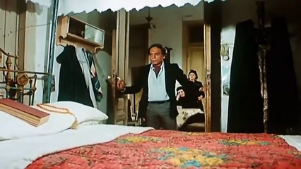 الزعيم في غاية الحزن والأسى على موت والده - فيلم ولا من شاف ولا من دري