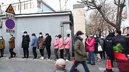 طوابير طويلة في بكين مع بدء حملة فحص واسعة لمواجهة تفشي كورونا