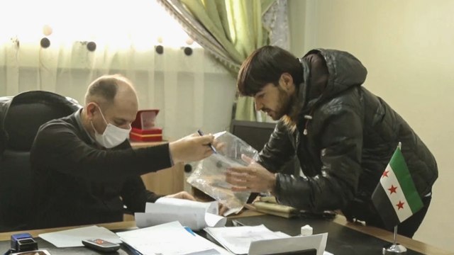 السوريون بمناطق سيطرة المعارضة المسلحة يعانون من عدم حصولهم على أوراق ثبوتية