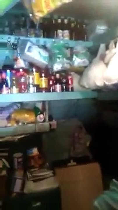 ►►colombian policemen are caught robbing a lady ◄◄