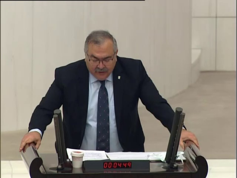 Zehir gibi öğrenciler memleketi terk ediyor. İmkanı olsa yurtdışında yaşamak isteyen gençlerin oranı  % 62,5. AKP'ye oy veren ve gitmek isteyen gençlerin oranı ise yüzde 47,3. CHP olarak gençlerimizi değil, AKP'yi ilk sandıkta iktidardan göndereceğiz.