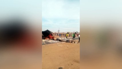 Le feu couve à Mbour 4: La route de Mbour barricadée, plusieurs pneus brûlés