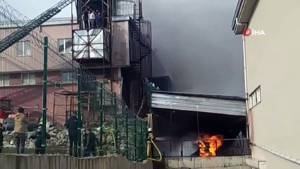 Arnavutköy'de ayakkabı fabrikasında yangın