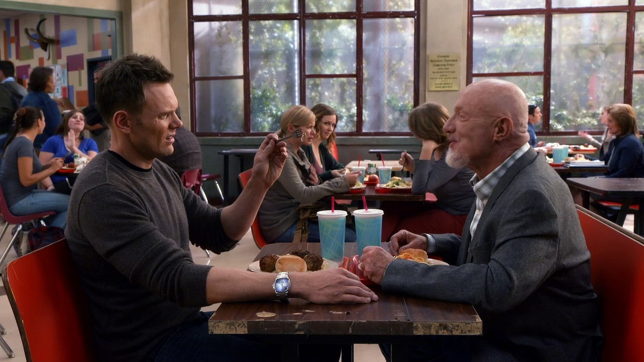 Community (2009) - S05E02 - Introduction to Teaching (1080p AMZN WEB-DL x265 RZeroX)