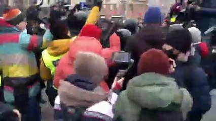 Detienen a la esposa de Navalni durante las manifestaciones contra su encarcelamiento