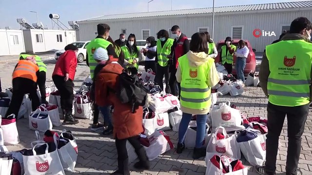 Konteyner kentte kalan bin 23 depremzede çocuğa kışlık hediye