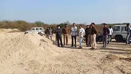 मलारना डूंगर में अवैध बजरी  भण्डारण पर बड़ी कार्रवाई