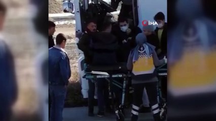 Seyir halinde kalp krizi geçiren sürücü tırı boş alana sürdü