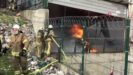 Arnavutköy’deki fabrikada çıkan yangında lüks araçlar küle döndü
