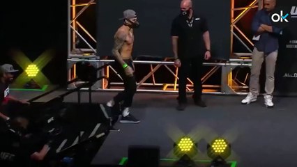 McGregor sorprende a todos en el pesaje y cara a cara con Poirier