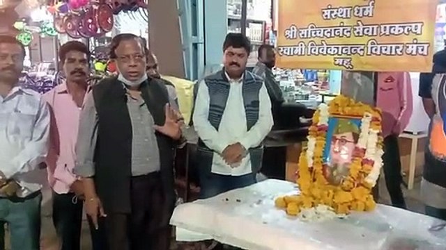 नेताजी सुभाष चंद्र बोस की 125 वी जयंती पर स्वामी विवेकानंद विचार मंच द्वारा माणक चौक चौराहे पर किया गया माल्यार्पण