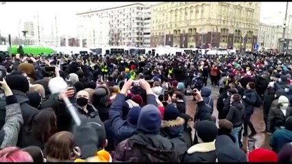 Descargar video: Mais de dois mil detidos em protestos por Navalny