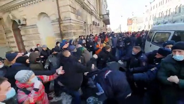 Más de 1.500 detenidos en Rusia durante las protestas a favor de Navalni