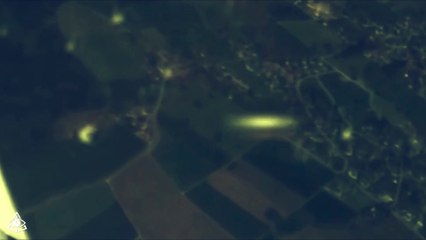 ¡¡IMPRESIONANTE!! OVNI CASI GOLPEA A UN AVIÓN - ¿REAL O FAKE?